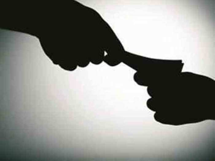 घूस दिन खोज्‍ने मकवानपुरका स्यान्तान पक्राउ