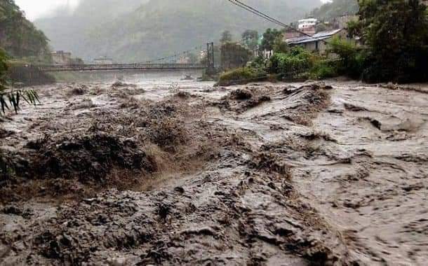 सिन्धुपाल्चोकको बाढीमा कम्तिमा चार जना बेपत्ता, देशका विभिन्न स्थानमा सतर्कता अपनाउन आग्रह सिन्धुपाल्चोकको बाढीमा कम्तिमा चार जना बेपत्ता, देशका विभिन्न स्थानमा सतर्कता अपनाउन आग्रह