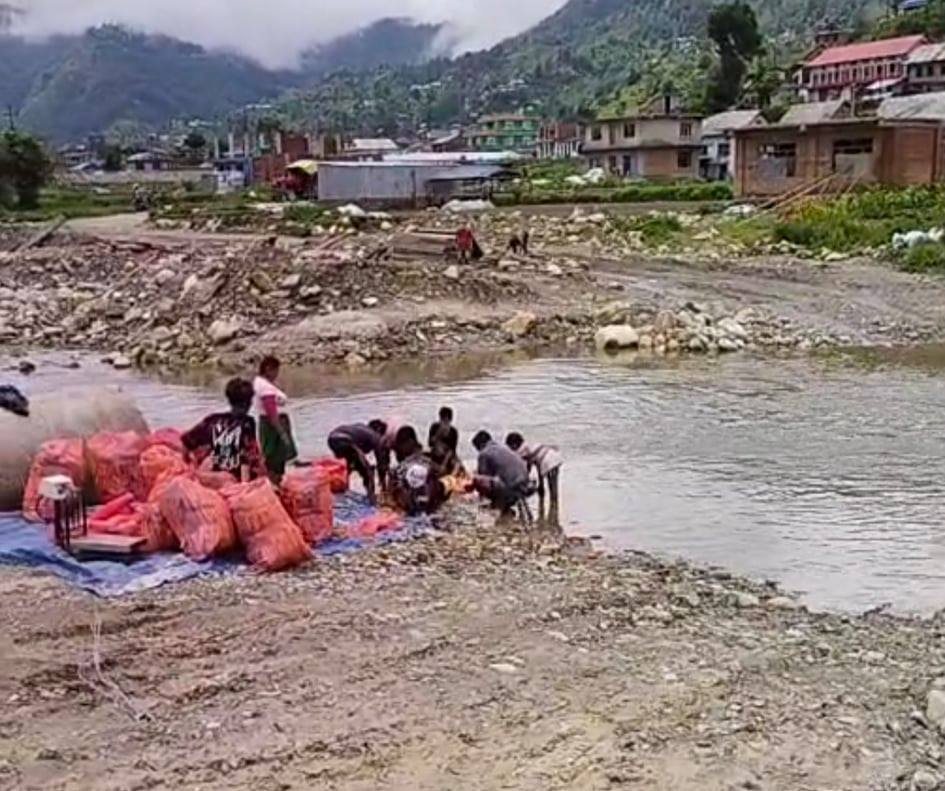 आइतबारसम्म ह्युम पाइप हाल्ने ठेकेदारको प्रतिवद्धता
