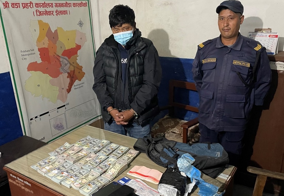 झन्डै दुई लाख अमेरिकी डलरसहित युवक पोखरामा पक्राउ