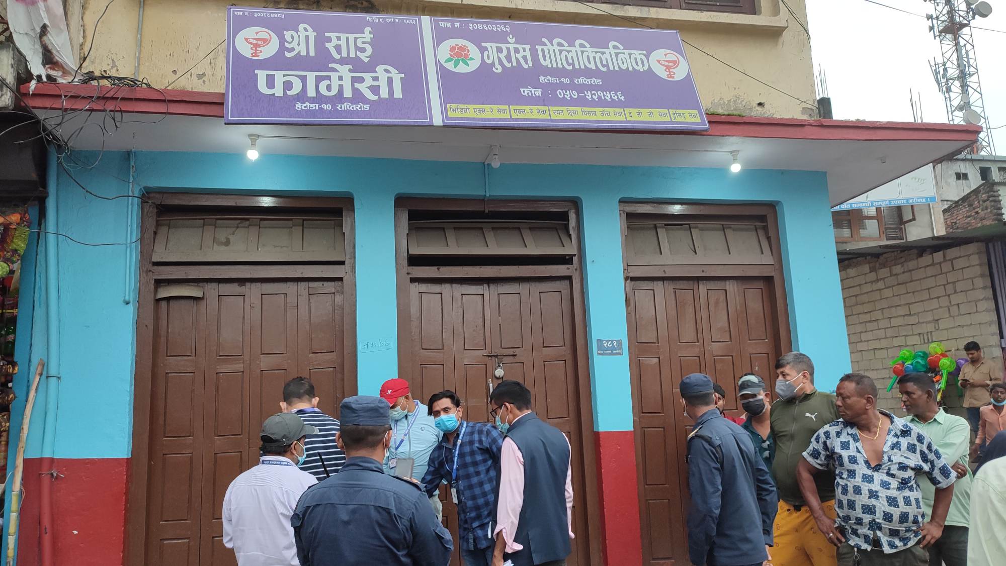पोलिक्लिनिकमा प्रशासनको ताला