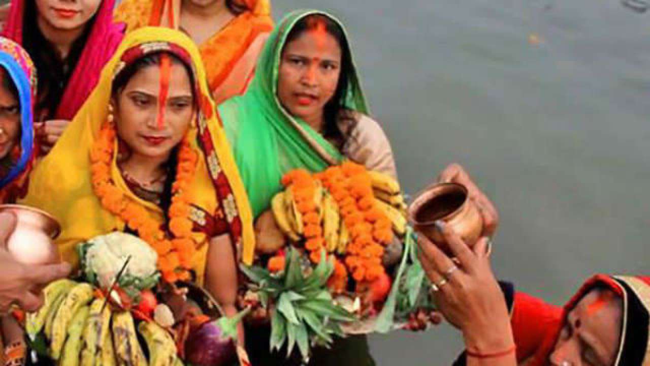 सूर्यदेवको पूजा आराधना गरी मनाइँदै छठ