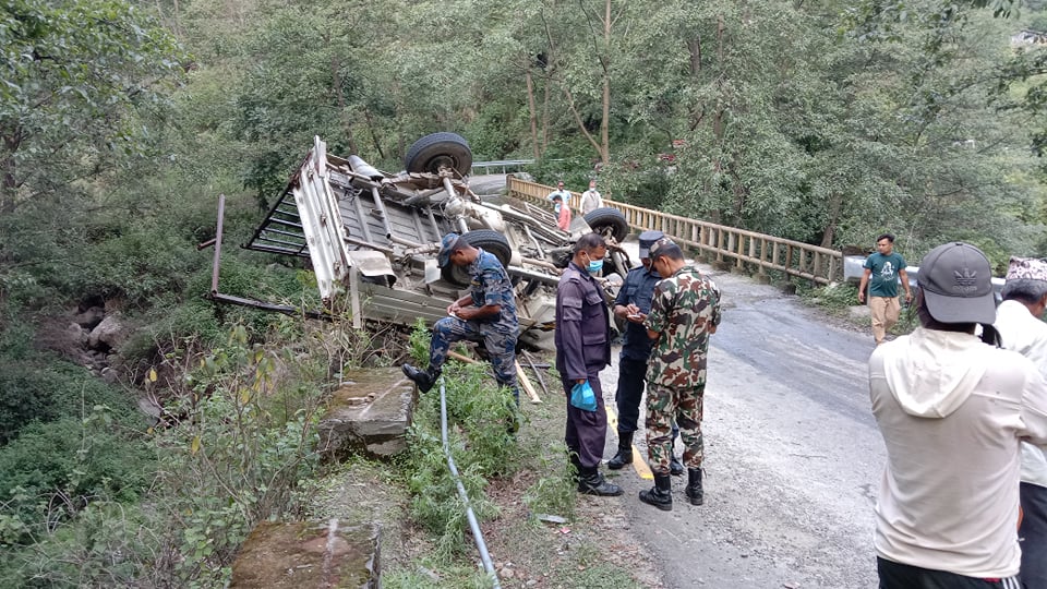 कुलेखानीमा भएको डीआई दुर्घटनामा ४ जनाको मृत्यु कुलेखानीमा भएको डीआई दुर्घटनामा ४ जनाको मृत्यु
