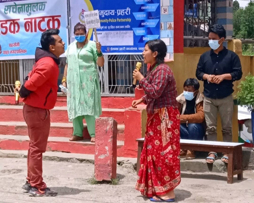 कोरोनाविरुद्द चेली समाजद्वारा सडक नाटक प्रदर्शन