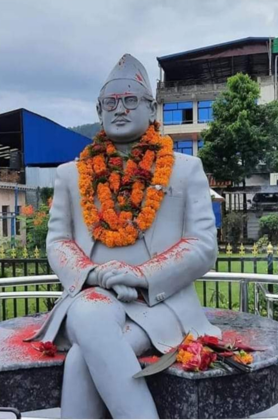 मुख्यमन्त्री पौडेलबाट पुष्पलालको शालिक अनावरण