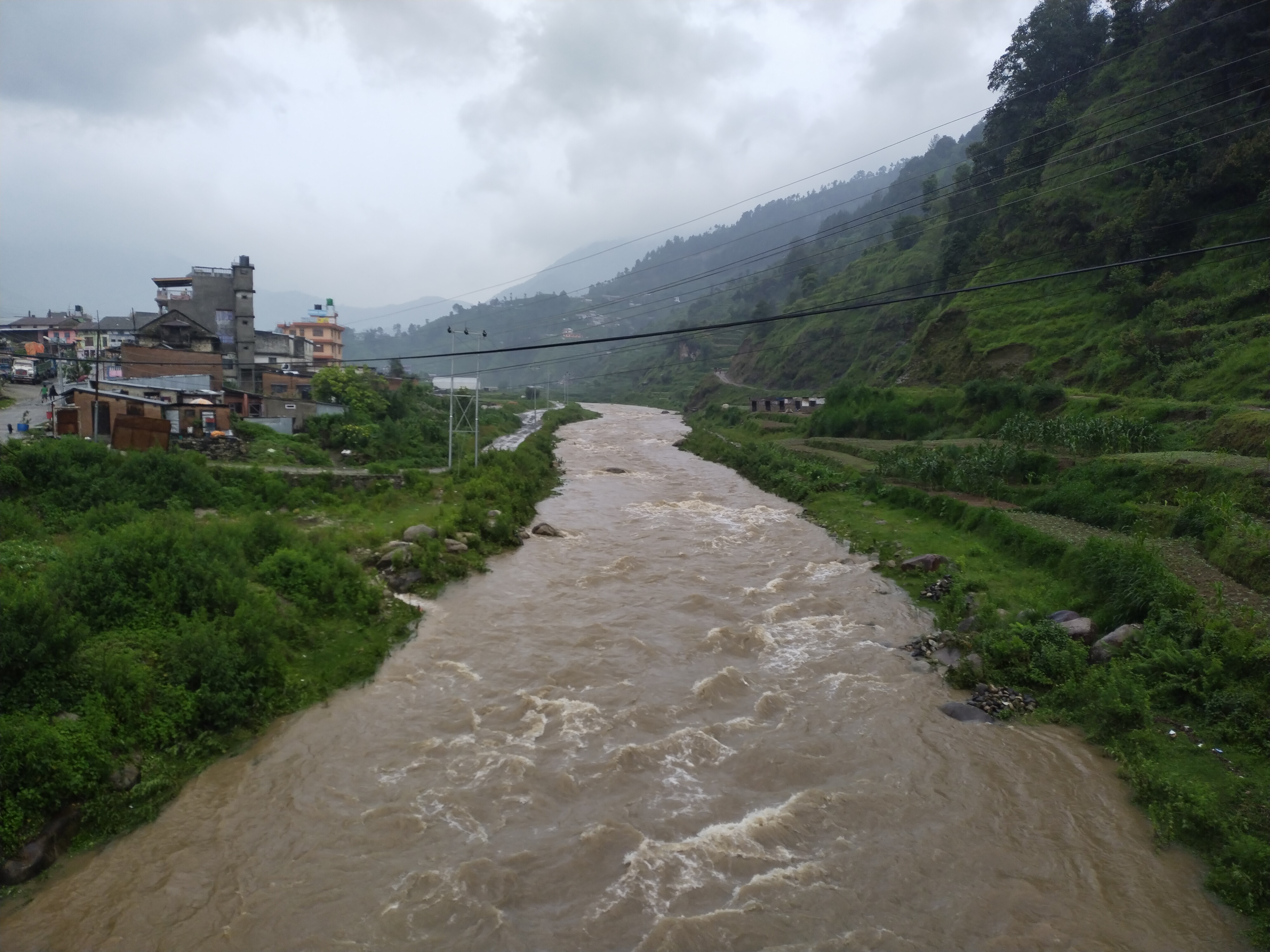 बाइरोडको अवरोध हट्यो, थाहाका खोलामा बाढी