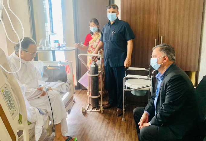 दिल्ली जानुअघि झलनाथले ईश्वर पोखरेललाई भन्नुभयो, ‘पार्टी मिलाउनुस् कमरेड’