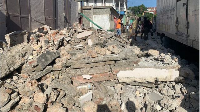 हाइटीमा भूकम्पमा परि तीन सय बढीको मृत्यु, १८ सय घाइते