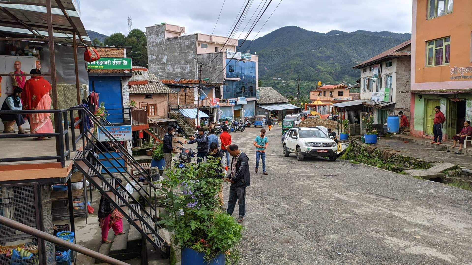 थाहामा खुल्यो सबै पसल, अब वित्तीय संस्था र बिद्यालय खुल्न बाँकी (फोटो फिचर)
