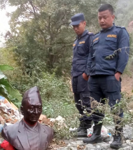 भीमफेदीमा अनावरण नहुँदै चोरिएको सालिक फेला पर्यो