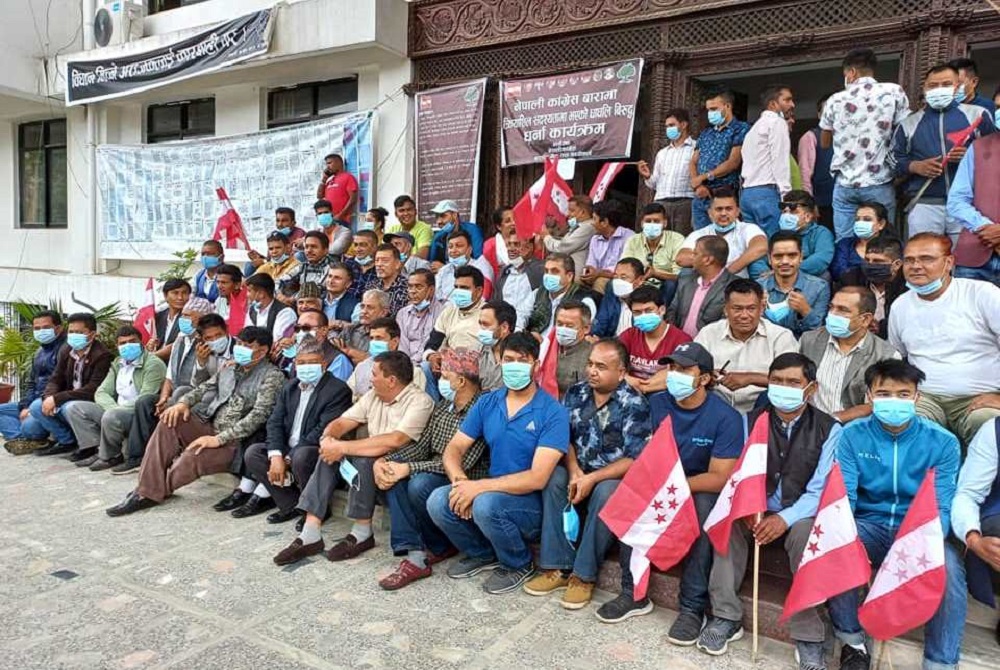 सानेपामा कांग्रेस जिल्ला सभापतिको धर्ना, क्रियाशील सदस्यहरुको नाम सार्वजनिक गर्न माग