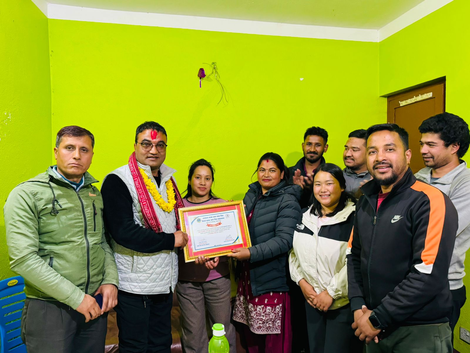 थाहा एमाले अध्यक्ष प्रधानलाई लायन्सद्वारा बधाई