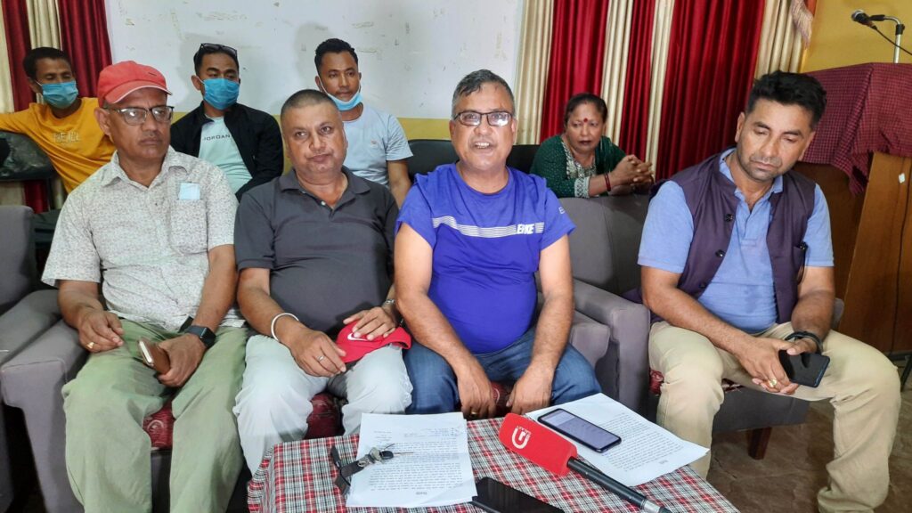 नेकपा एसका मकवानपुर अध्यक्षलगायत ३ दर्जनद्वारा राजीनामा नेकपा एसका मकवानपुर अध्यक्षलगायत ३ दर्जनद्वारा राजीनामा