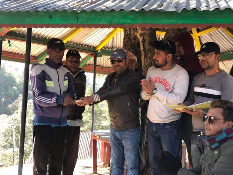 युवा संघद्वारा उपचार सहयोग हस्तान्तरण
