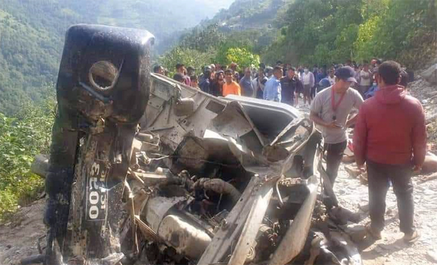 कास्कीको नयाँ पुलमा भएको जीप दुर्घटनामा ७ जना काठमाडौंका