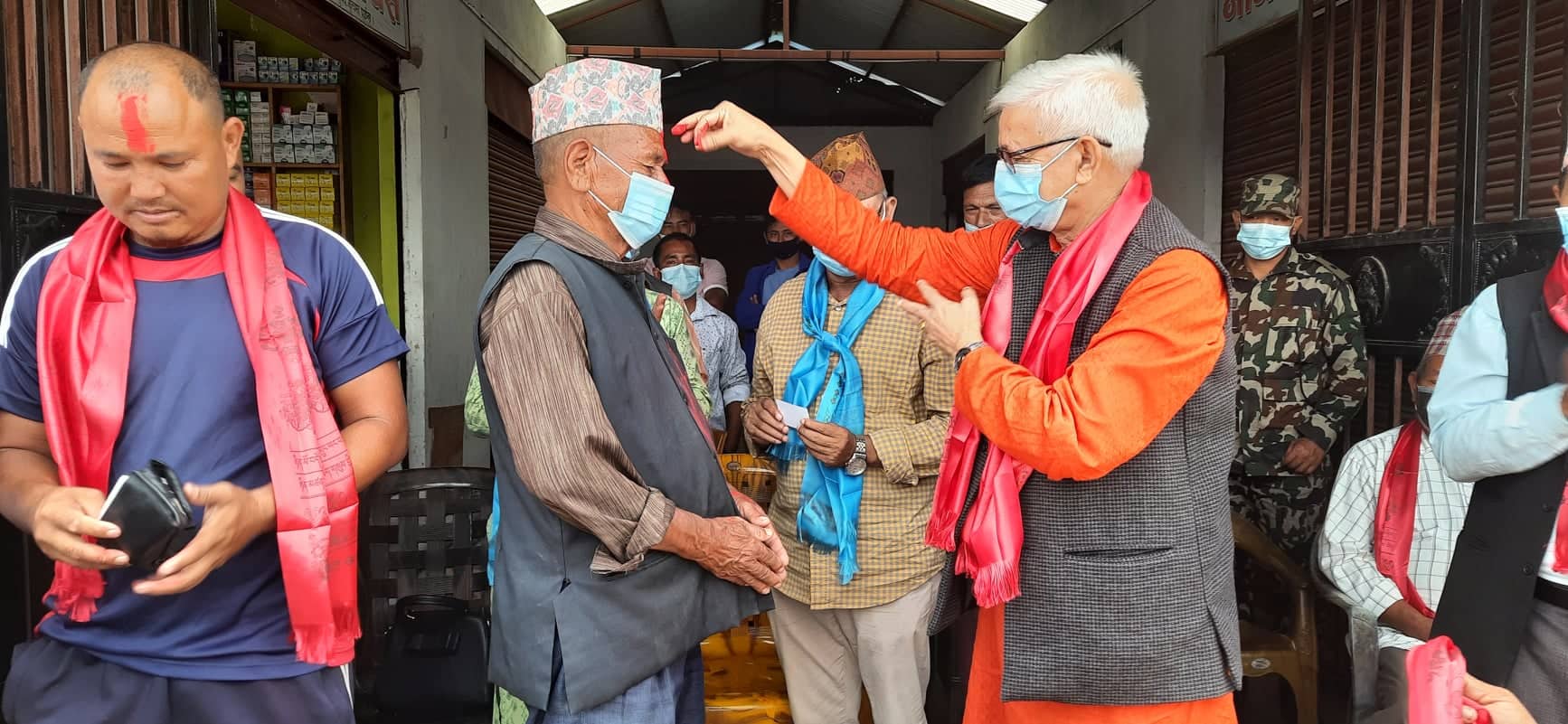 राप्रपाका वडा अध्यक्ष उम्मेद्वारसहित कांग्रेस र माओवादीका तीन दर्जन एमालेमा