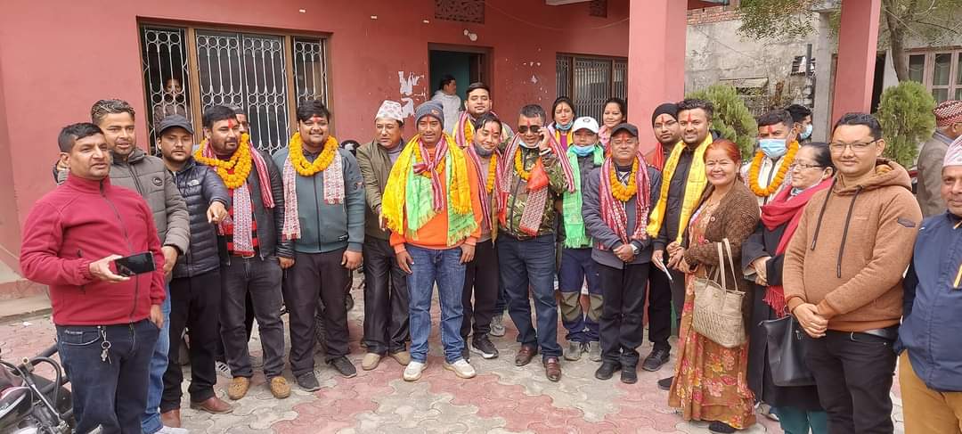 हेटौंडाका दुई दर्जन युवा एमालेमा प्रवेश, माओबादी जिल्ला सदस्य पनि प्रवेश